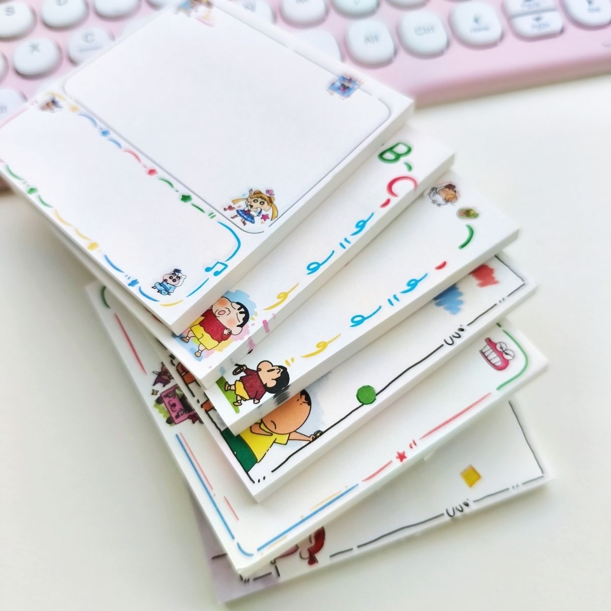 Crayon Shin-chan cartoon cute  - Anime Merchandise Wholesale recension och pris